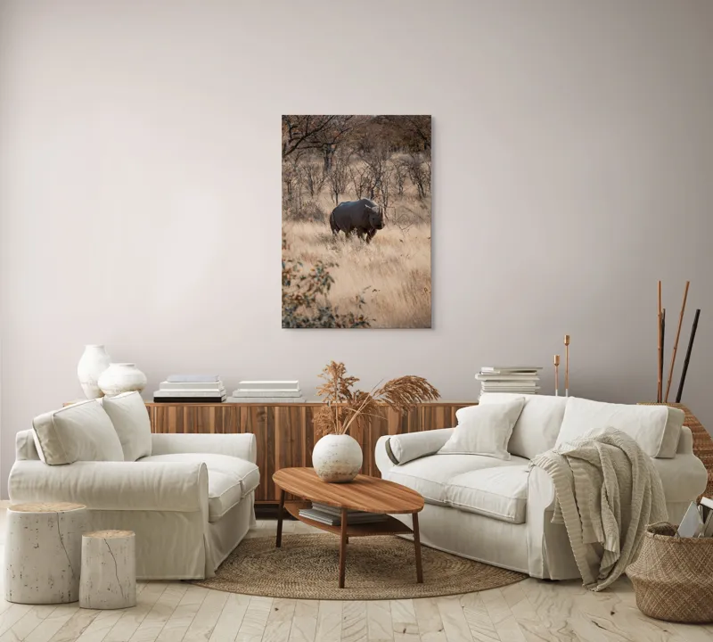 Tablou Canvas, "Rinocerul solitar în savană toamna", Rinocer, Savana, Vegetație, Tufisuri, Cer, Natură, Sălbăticie, Solitudine, Pământiu, Calm, Peisaj, Serenitate, 70 x 100 cm – poza 4