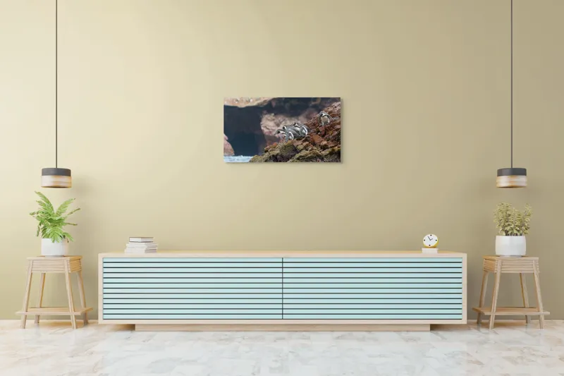 Tablou Canvas, "Pinguinii așteaptă valul potrivit", Pinguini, Stânci, Ocean, Grote, Natură, Apă, Rezervație, Habitat, Pene, Animale, 90 x 50 cm – poza 5