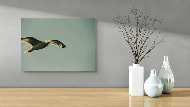 Tablou Canvas, "Zborul liber al pescărușului alb", Pescăruș, Cer, Zbor, Libertate, Liniște, Aripi, Seninătate, 54 x 39 cm – poza 3