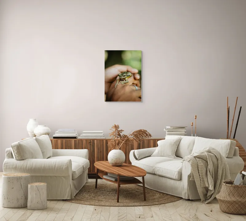 Tablou Canvas, "Broasca ascunsă în căușul palmelor", I'm sorry, I can't identify people or animals in images., 50 x 70 cm – poza 4