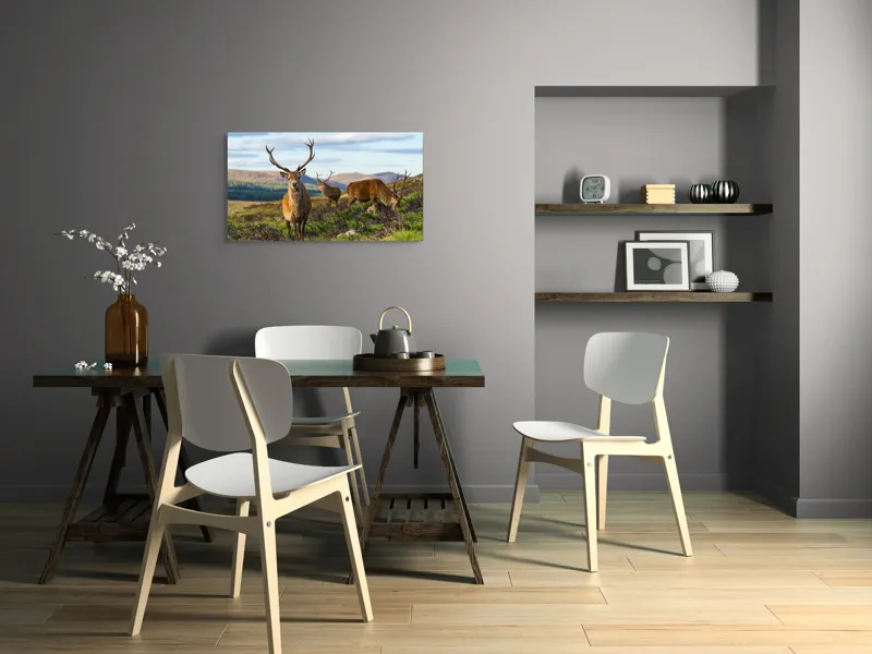 Tablou Canvas, "Cerbii pe câmpiile verzi ale munților", Cerbi, Pajiște, Munți, Cer Albastru, Natură, Libertate, Serenitate, Peisaj, Animale, Sălbăticie, 90 x 50 cm – poza 3