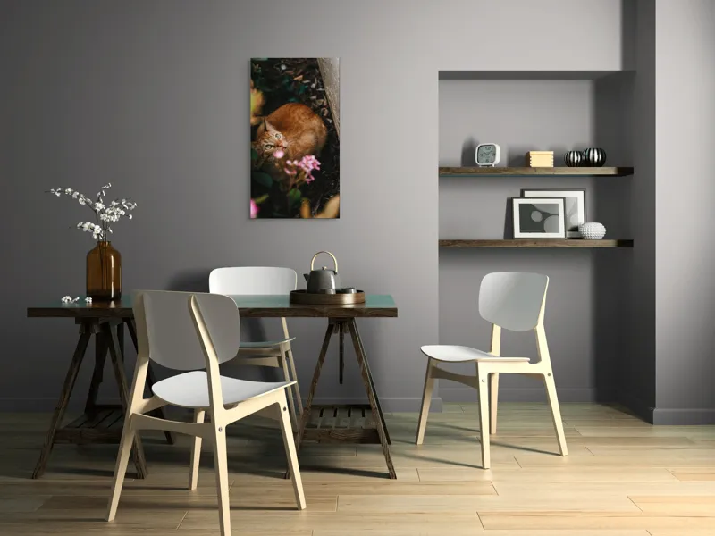 Tablou Canvas, "Pisica ascunsă printre flori roz", Pisică, Portocalie, Privire, Flori, Frunziș, Zid, Ușoară, Culoare, Ascunziș, Curiozitate, 50 x 90 cm – poza 4