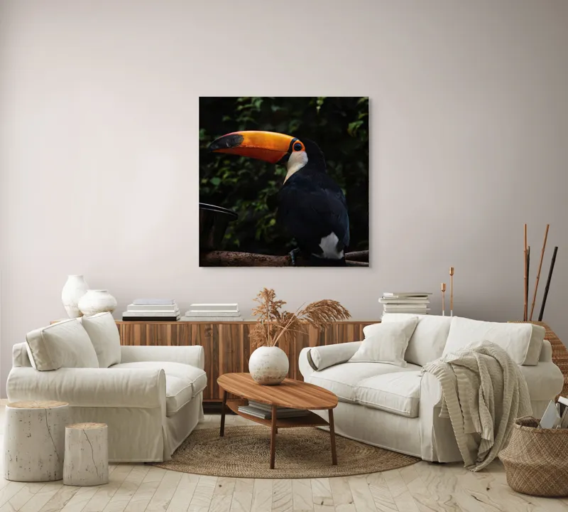 Tablou Canvas, "Tucanul sub umbrele pădurii tropicale", Colorat, Exotism, Contrast, Natură, Vibrant, Spectaculos, Eleganță, Fascinant, Misterios, 100 x 100 cm – poza 3