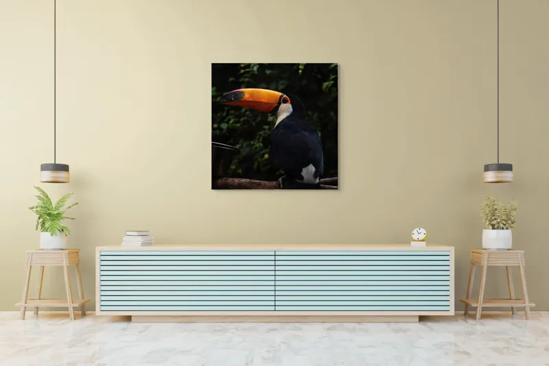 Tablou Canvas, "Tucanul sub umbrele pădurii tropicale", Colorat, Exotism, Contrast, Natură, Vibrant, Spectaculos, Eleganță, Fascinant, Misterios, 100 x 100 cm – poza 5