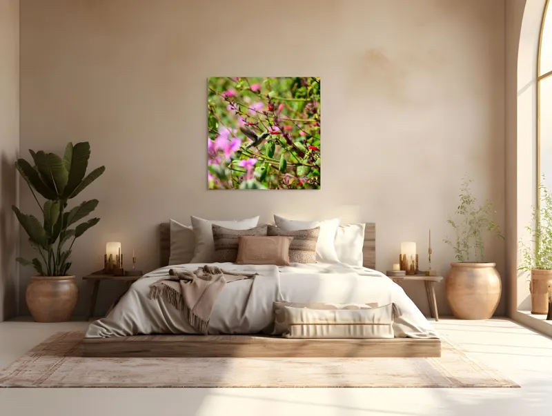 Tablou Canvas, "Colibri printre flori colorate vibrant", Flori, Frunze, Hummingbird, Verde, Roz, Miscare, Natural, Vibrant, Gradina, Primavara, 100 x 100 cm – poza 4