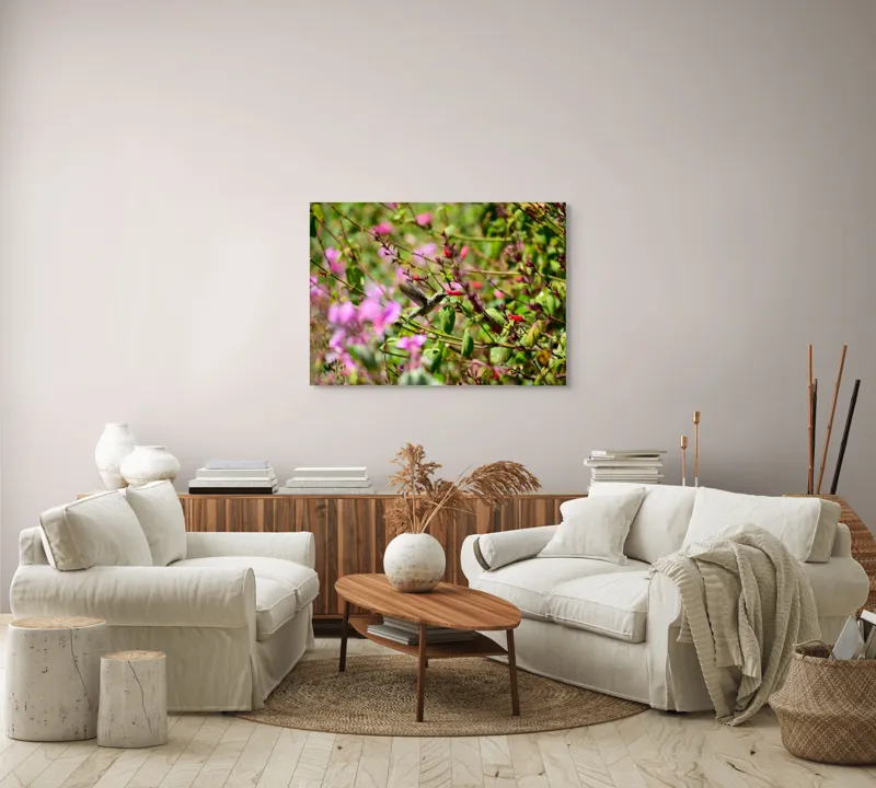 Tablou Canvas, "Colibri printre flori colorate vibrant", Flori, Frunze, Hummingbird, Verde, Roz, Miscare, Natural, Vibrant, Gradina, Primavara, 100 x 70 cm – poza 3