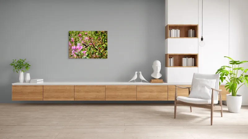 Tablou Canvas, "Colibri printre flori colorate vibrant", Flori, Frunze, Hummingbird, Verde, Roz, Miscare, Natural, Vibrant, Gradina, Primavara, 100 x 70 cm – poza 6