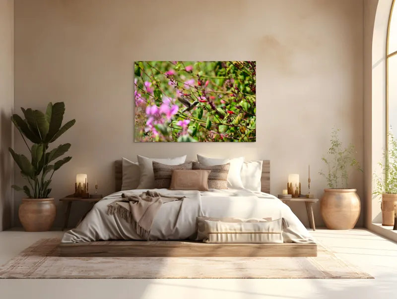 Tablou Canvas, "Colibri printre flori colorate vibrant", Flori, Frunze, Hummingbird, Verde, Roz, Miscare, Natural, Vibrant, Gradina, Primavara, 150 x 100 cm – poza 4
