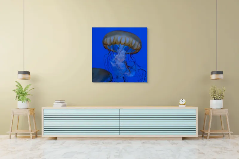 Tablou Canvas, "Dansul grațios al meduzelor aurii", Meduză, Albastru, Tentacule, Grație, Ocean, Lumină, 100 x 100 cm – poza 5