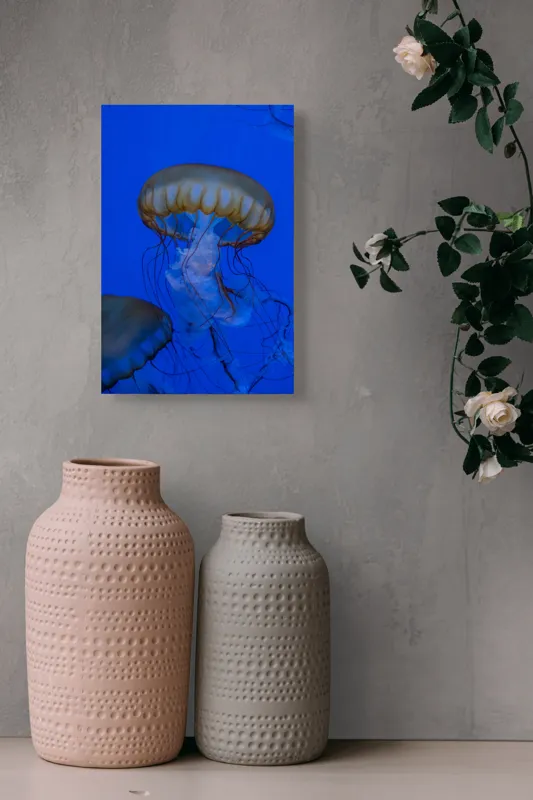 Tablou Canvas, "Dansul grațios al meduzelor aurii", Meduză, Albastru, Tentacule, Grație, Ocean, Lumină, 26 x 39 cm – poza 6