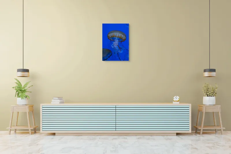 Tablou Canvas, "Dansul grațios al meduzelor aurii", Meduză, Albastru, Tentacule, Grație, Ocean, Lumină, 50 x 70 cm – poza 6