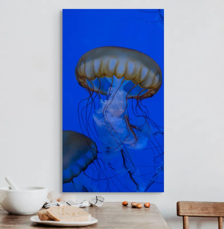 Tablou Canvas, "Dansul grațios al meduzelor aurii", Meduză, Albastru, Tentacule, Grație, Ocean, Lumină, 50 x 90 cm – poza 3
