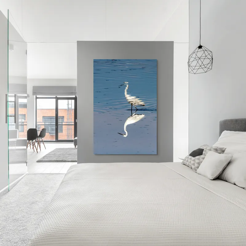Tablou Canvas, "Egreta și reflecția în apă liniștită", Reflecție, Liniște, Eleganță, Apă, Pasăre, Serenitate, Albastru, Natură, 100 x 150 cm – poza 5