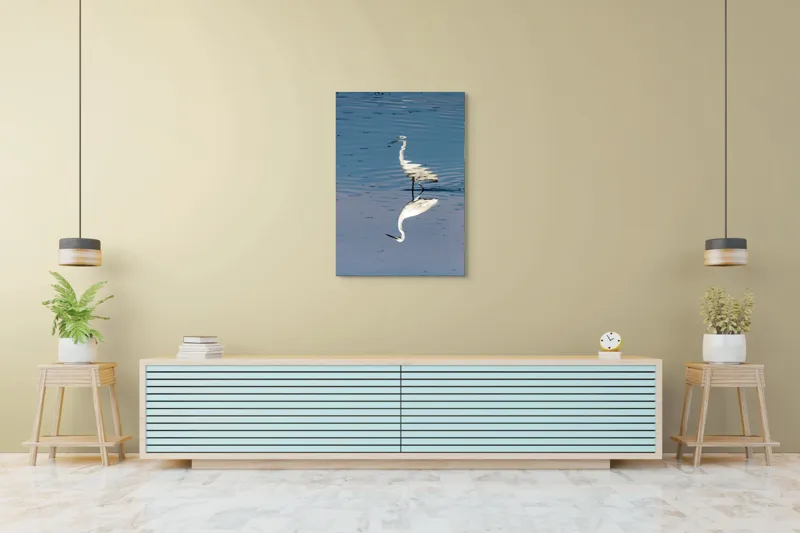 Tablou Canvas, "Egreta și reflecția în apă liniștită", Reflecție, Liniște, Eleganță, Apă, Pasăre, Serenitate, Albastru, Natură, 70 x 100 cm – poza 5