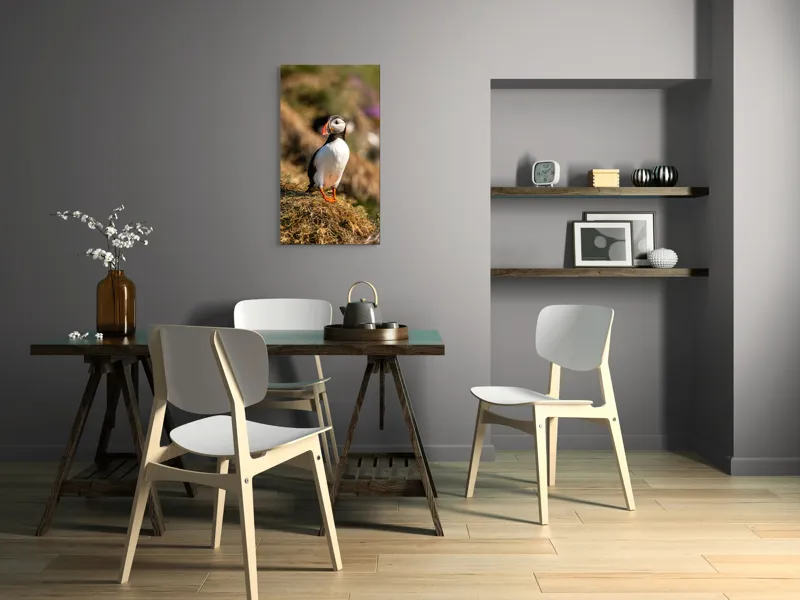 Tablou Canvas, "Puffin pe marginea stâncii verzi", Pinguin, Stâncă, Vegetație, Lumină, Panoramă, Măreție, Natură, Libertate., 50 x 90 cm – poza 4