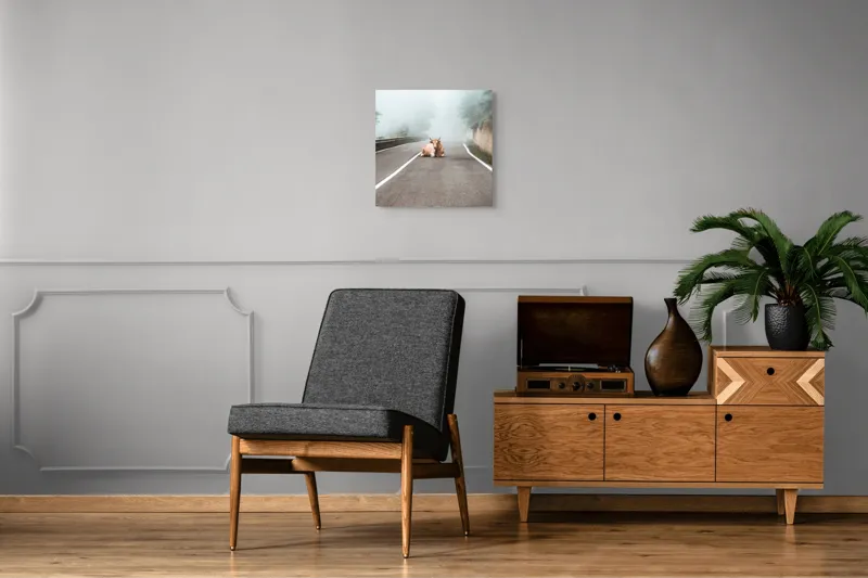 Tablou Canvas, "Vaca stăpâna drumului în ceață", Vacă, Drum, Ceață, Copaci, Zid, Calm, Linie, Cer, Natură, Singurătate, 50 x 50 cm – poza 6