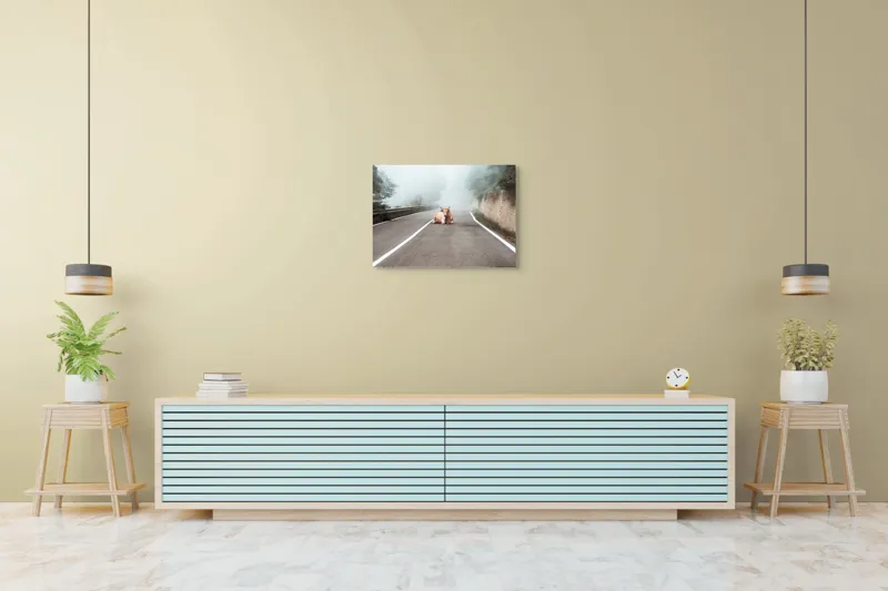 Tablou Canvas, "Vaca stăpâna drumului în ceață", Vacă, Drum, Ceață, Copaci, Zid, Calm, Linie, Cer, Natură, Singurătate, 70 x 50 cm – poza 7