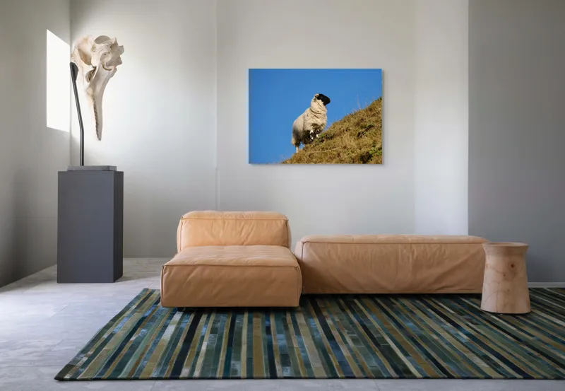 Tablou Canvas, "Oaie pe culmea dealului verde", Oi, Deal, Cer, Albastru, Iarbă, Soare, Liniște, Natură, 100 x 70 cm – poza 7