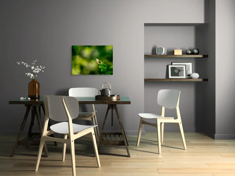 Tablou Canvas, "Fluture pe frunzele verzi scăldate de soare", Fluture, Frunze, Lumină, Verde, Natură, Bokeh, Aripi, Fragilitate, 70 x 50 cm – poza 5