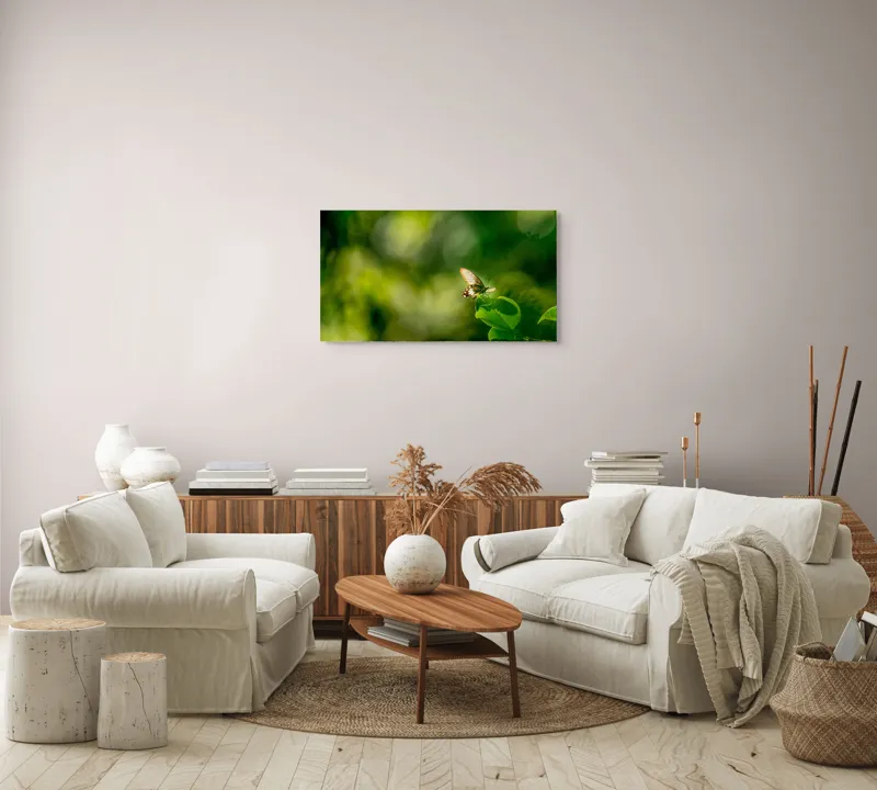 Tablou Canvas, "Fluture pe frunzele verzi scăldate de soare", Fluture, Frunze, Lumină, Verde, Natură, Bokeh, Aripi, Fragilitate, 90 x 50 cm – poza 4