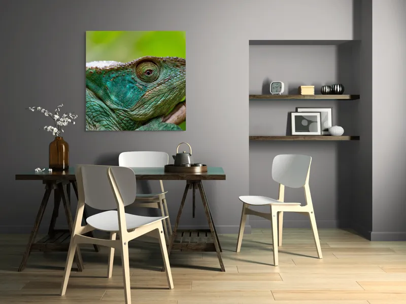 Tablou Canvas, "Cameleonul în culorile naturii vibrante", Schimbare, Culoare, Adaptabilitate, Natură, Detalii, Verde, Textură, Solzi, Obiectiv, Calm, Liniște, 100 x 100 cm – poza 6