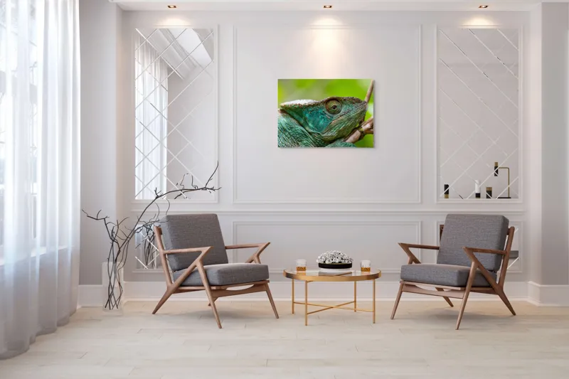 Tablou Canvas, "Cameleonul în culorile naturii vibrante", Schimbare, Culoare, Adaptabilitate, Natură, Detalii, Verde, Textură, Solzi, Obiectiv, Calm, Liniște, 100 x 70 cm – poza 5