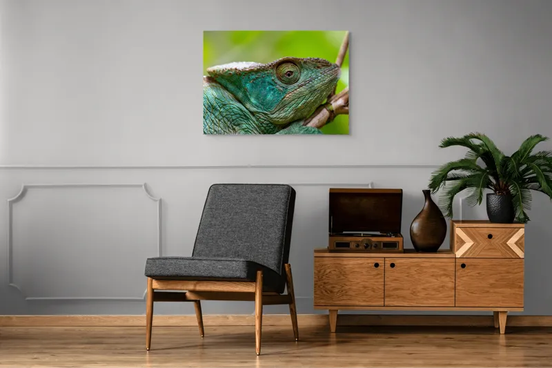 Tablou Canvas, "Cameleonul în culorile naturii vibrante", Schimbare, Culoare, Adaptabilitate, Natură, Detalii, Verde, Textură, Solzi, Obiectiv, Calm, Liniște, 100 x 70 cm – poza 8