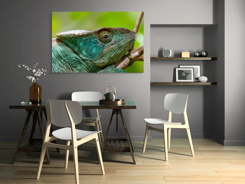 Tablou Canvas, "Cameleonul în culorile naturii vibrante", Schimbare, Culoare, Adaptabilitate, Natură, Detalii, Verde, Textură, Solzi, Obiectiv, Calm, Liniște, 150 x 100 cm – poza 5