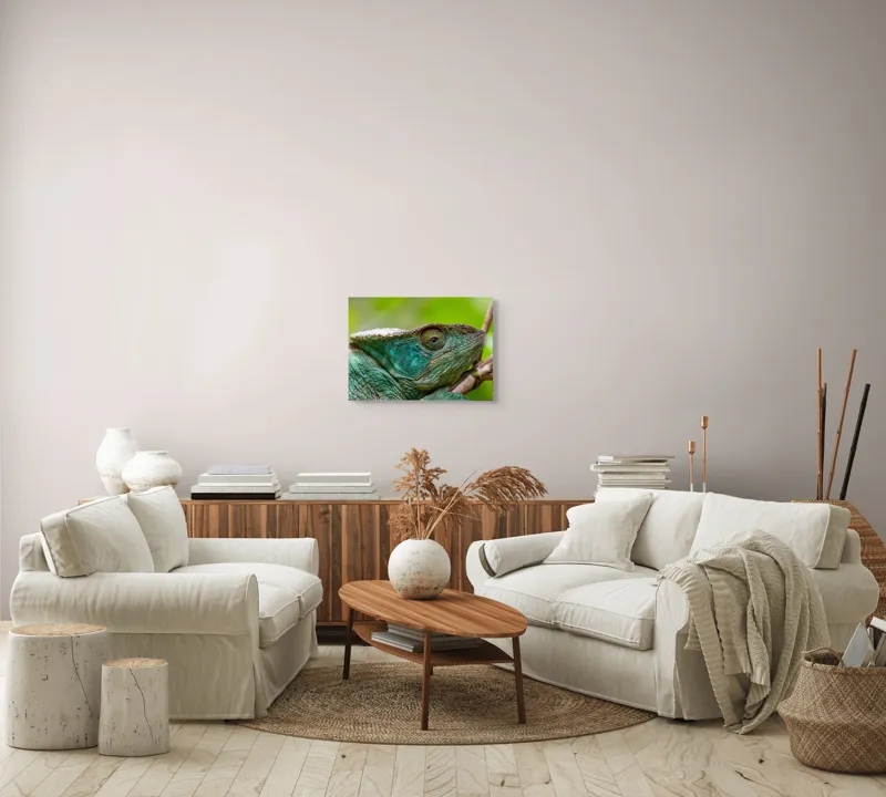 Tablou Canvas, "Cameleonul în culorile naturii vibrante", Schimbare, Culoare, Adaptabilitate, Natură, Detalii, Verde, Textură, Solzi, Obiectiv, Calm, Liniște, 54 x 39 cm – poza 5