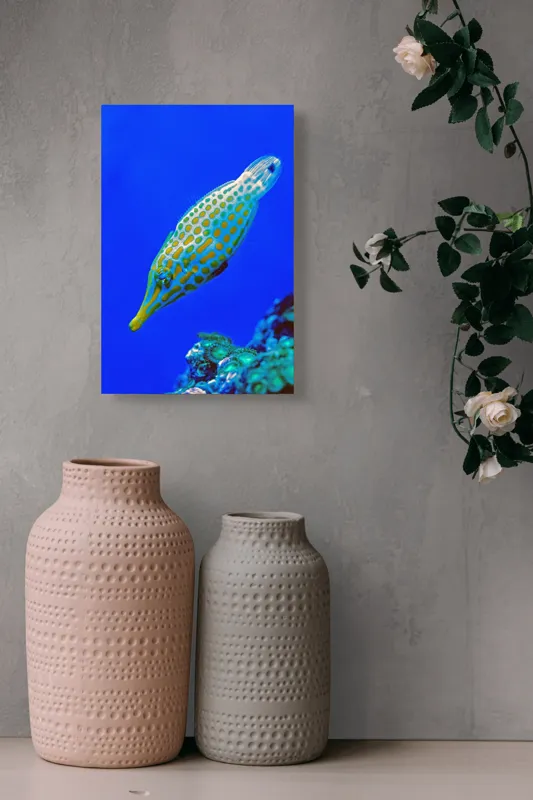 Tablou Canvas, "Peștișorul viu colorat din adâncuri", Pește, Ocean, Albastru, Portocaliu, Acvatic, Exotic, Vibrant, Colorat, Muzeu, Marine., 26 x 39 cm – poza 6