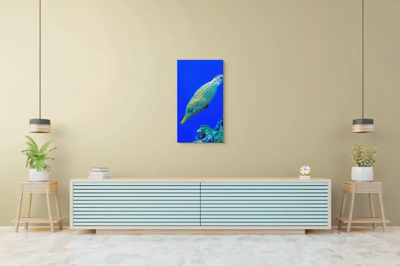 Tablou Canvas, "Peștișorul viu colorat din adâncuri", Pește, Ocean, Albastru, Portocaliu, Acvatic, Exotic, Vibrant, Colorat, Muzeu, Marine., 50 x 90 cm – poza 6