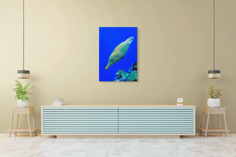 Tablou Canvas, "Peștișorul viu colorat din adâncuri", Pește, Ocean, Albastru, Portocaliu, Acvatic, Exotic, Vibrant, Colorat, Muzeu, Marine., 70 x 100 cm – poza 5