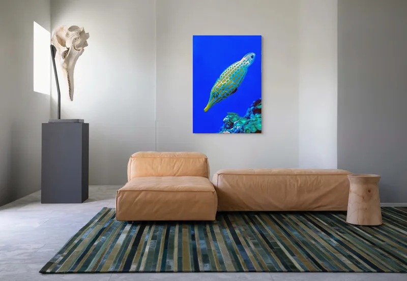 Tablou Canvas, "Peștișorul viu colorat din adâncuri", Pește, Ocean, Albastru, Portocaliu, Acvatic, Exotic, Vibrant, Colorat, Muzeu, Marine., 70 x 100 cm – poza 7