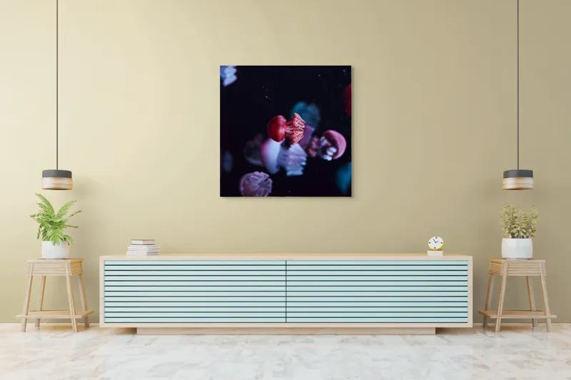 Tablou Canvas, "Dansul meduzelor sub acvariul nocturn", Meduze, Luminiscente, Dansatoare, Acvatice, Misterioase, Grațioase, Colorate, Plutitoare, 100 x 100 cm – poza 5
