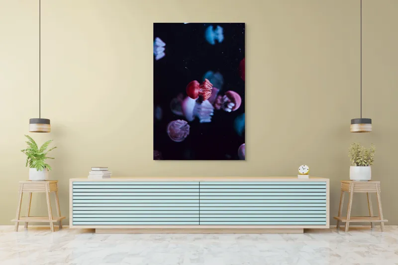 Tablou Canvas, "Dansul meduzelor sub acvariul nocturn", Meduze, Luminiscente, Dansatoare, Acvatice, Misterioase, Grațioase, Colorate, Plutitoare, 100 x 150 cm – poza 4