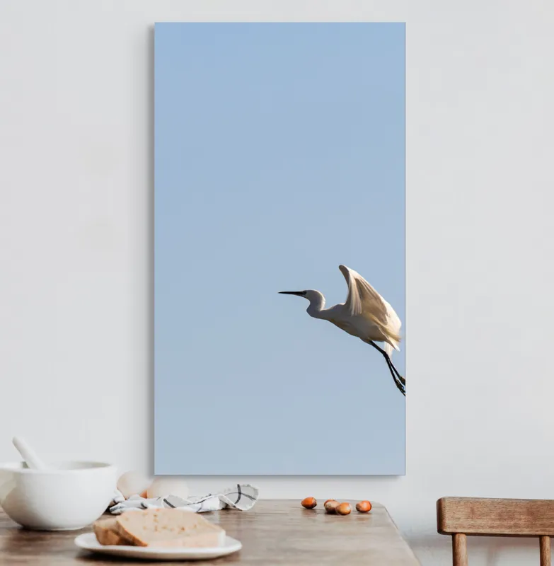 Tablou Canvas, "Egretul zburând sub cer senin", Pasăre, Zbor, Cer, Lumină, Libertate, Aripi, Serenitate, 50 x 90 cm – poza 3