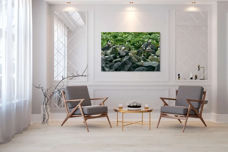 Tablou Canvas, "Colonie de puffini pe stânci verzi", Puffins, Stânci, Verdeață, Flori, Păsări, Ocean, Natură, Peisaj, Culoare, Viață., 150 x 100 cm – poza 7