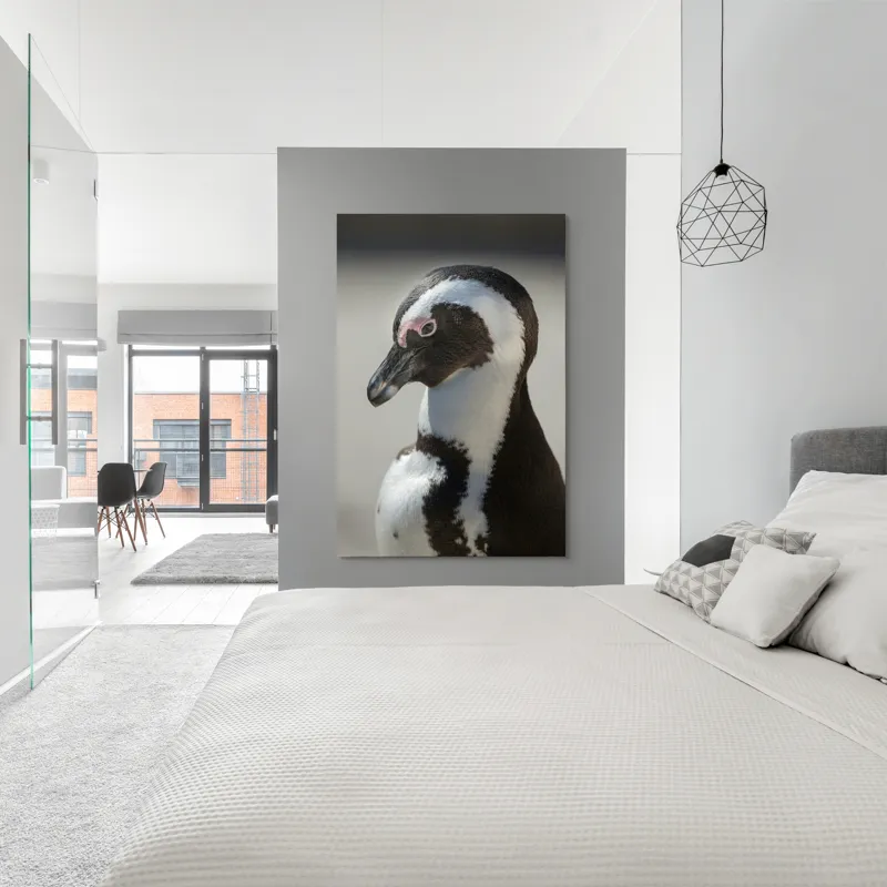 Tablou Canvas, "Întâlnirea cu pinguinul solitar alb-negru", 100 x 150 cm – poza 5