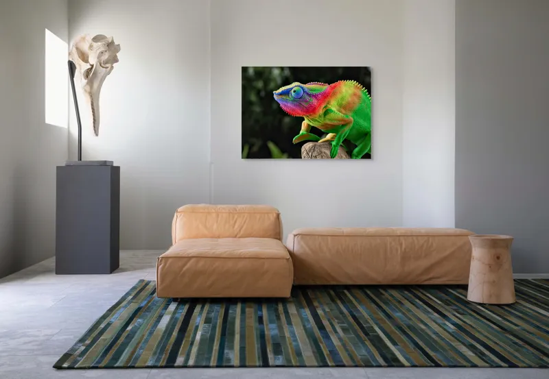 Tablou Canvas, "Cameleonul în culori vibrante ale junglei", Cameleon, Colorat, Texturat, Exotic, Vibrant, Fascinant, Natură, Reptilă, Transformare, Adaptabilitate, 100 x 70 cm – poza 7