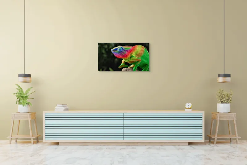 Tablou Canvas, "Cameleonul în culori vibrante ale junglei", Cameleon, Colorat, Texturat, Exotic, Vibrant, Fascinant, Natură, Reptilă, Transformare, Adaptabilitate, 90 x 50 cm – poza 5