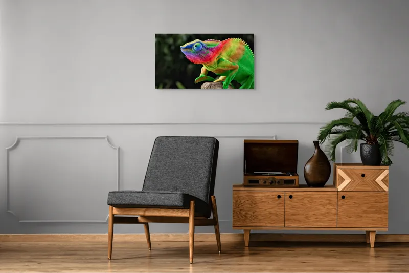 Tablou Canvas, "Cameleonul în culori vibrante ale junglei", Cameleon, Colorat, Texturat, Exotic, Vibrant, Fascinant, Natură, Reptilă, Transformare, Adaptabilitate, 90 x 50 cm – poza 6