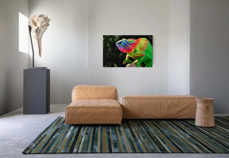 Tablou Canvas, "Cameleonul în culori vibrante ale junglei", Cameleon, Colorat, Texturat, Exotic, Vibrant, Fascinant, Natură, Reptilă, Transformare, Adaptabilitate, 90 x 50 cm – poza 8