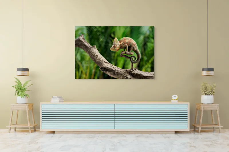 Tablou Canvas, "Cameleon odihnindu-se pe o creangă", Cameleon, Ramură, Verde, Textură, Natură, Piele, Ochi, Fundal, Frunze, Camuflaj, 150 x 100 cm – poza 6