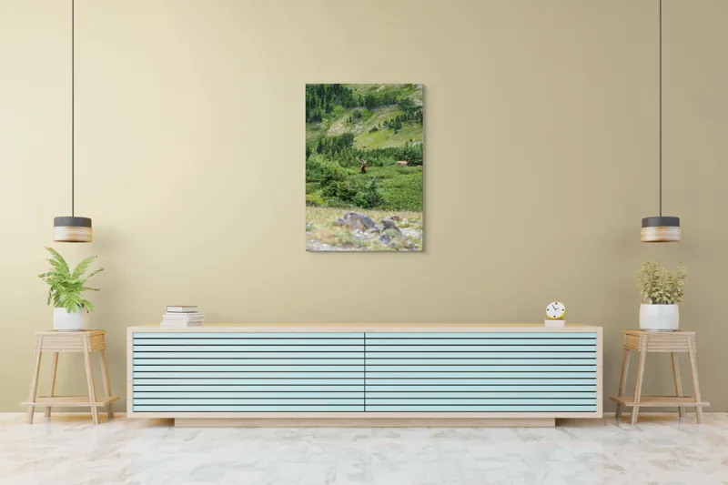 Tablou Canvas, "Elan regal în pădurile de smarald", Cerb, Pădure, Munte, Verdeață, Natură, Liniște, Libertate, Aventura, Peisaj, Sălbăticie, 70 x 100 cm – poza 5
