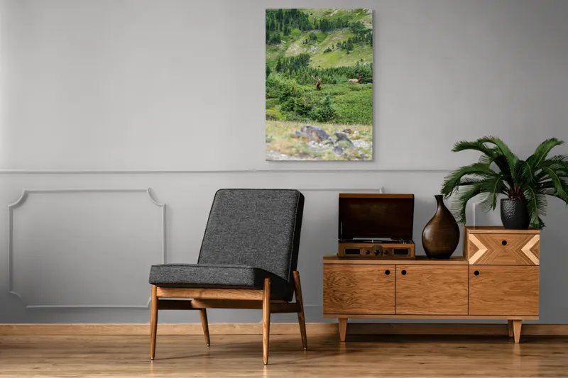 Tablou Canvas, "Elan regal în pădurile de smarald", Cerb, Pădure, Munte, Verdeață, Natură, Liniște, Libertate, Aventura, Peisaj, Sălbăticie, 70 x 100 cm – poza 6