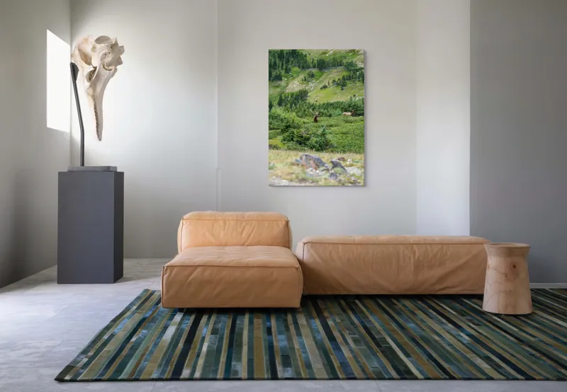 Tablou Canvas, "Elan regal în pădurile de smarald", Cerb, Pădure, Munte, Verdeață, Natură, Liniște, Libertate, Aventura, Peisaj, Sălbăticie, 70 x 100 cm – poza 7