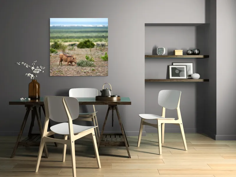 Tablou Canvas, "Mistret rătăcitor în savana africană", Mist, Pășune, Warthog, Vegetație, Serenitate, Orizont, Liniște, 100 x 100 cm – poza 6