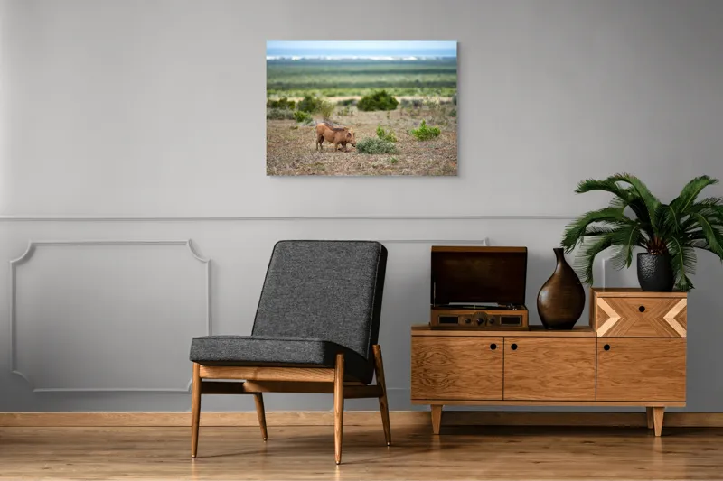 Tablou Canvas, "Mistret rătăcitor în savana africană", Mist, Pășune, Warthog, Vegetație, Serenitate, Orizont, Liniște, 100 x 70 cm – poza 8