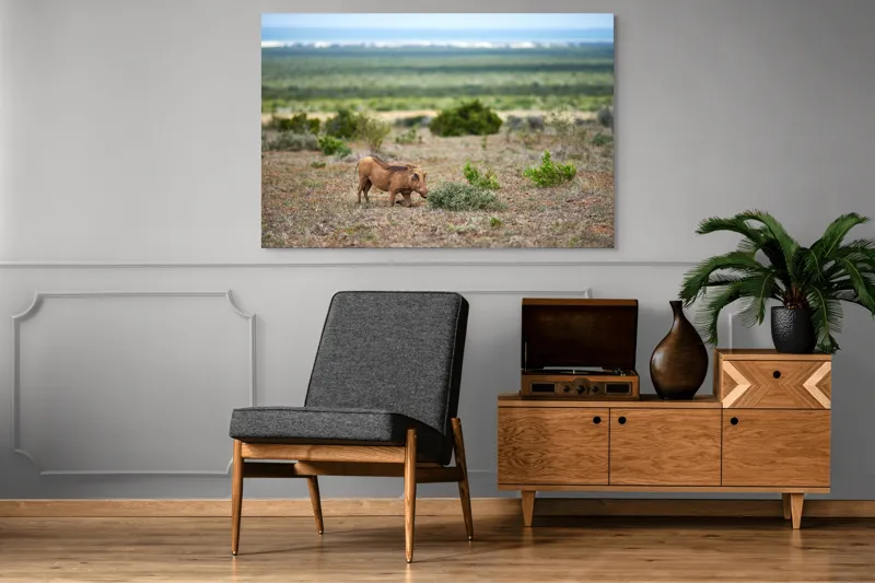 Tablou Canvas, "Mistret rătăcitor în savana africană", Mist, Pășune, Warthog, Vegetație, Serenitate, Orizont, Liniște, 150 x 100 cm – poza 8