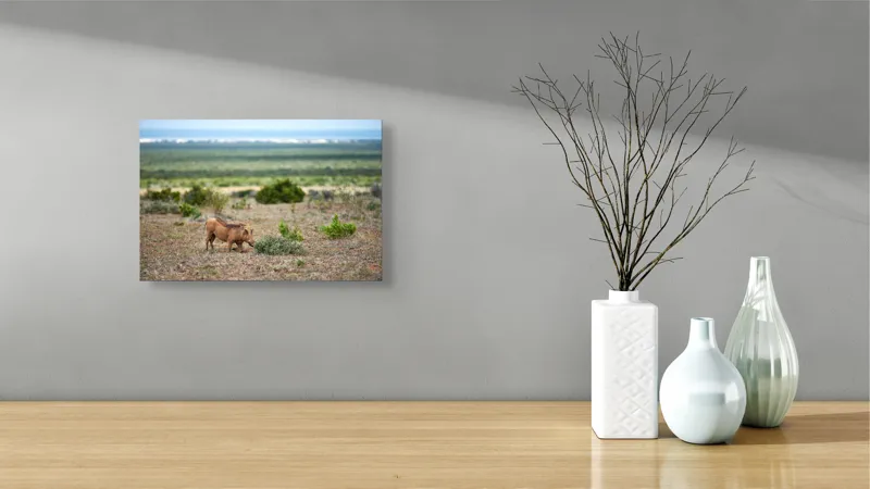 Tablou Canvas, "Mistret rătăcitor în savana africană", Mist, Pășune, Warthog, Vegetație, Serenitate, Orizont, Liniște, 39 x 26 cm – poza 8